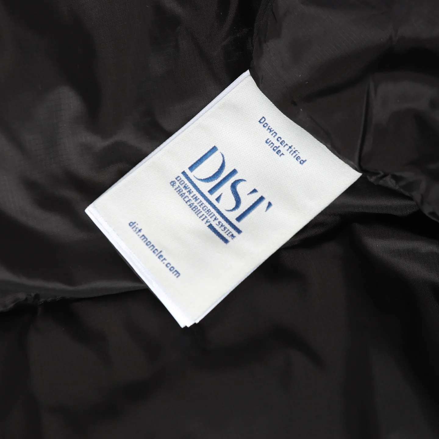 Pocket down hooded jacket