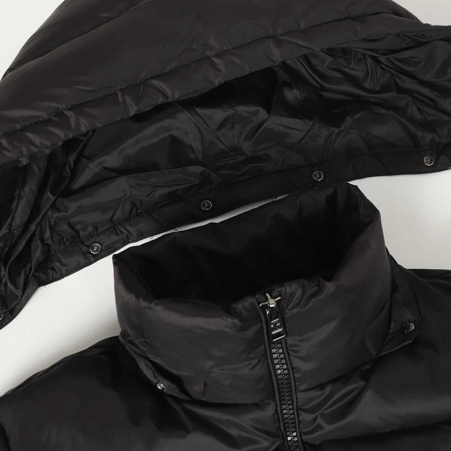 Pocket down hooded jacket
