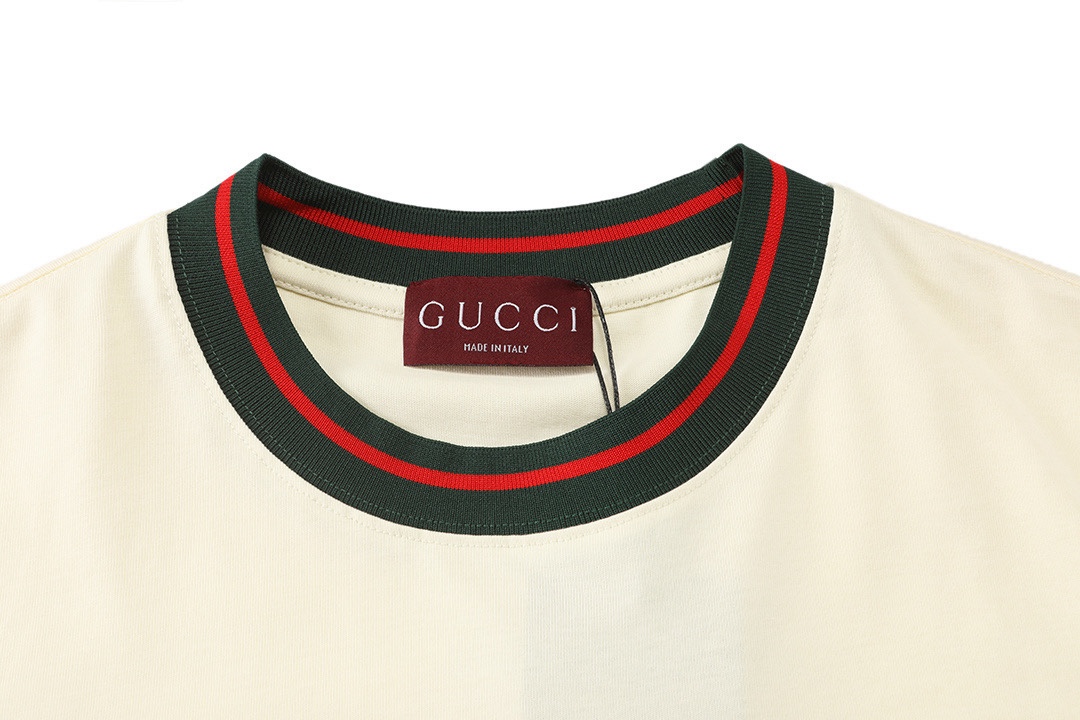 Red green ribbon embroidered T-shirt