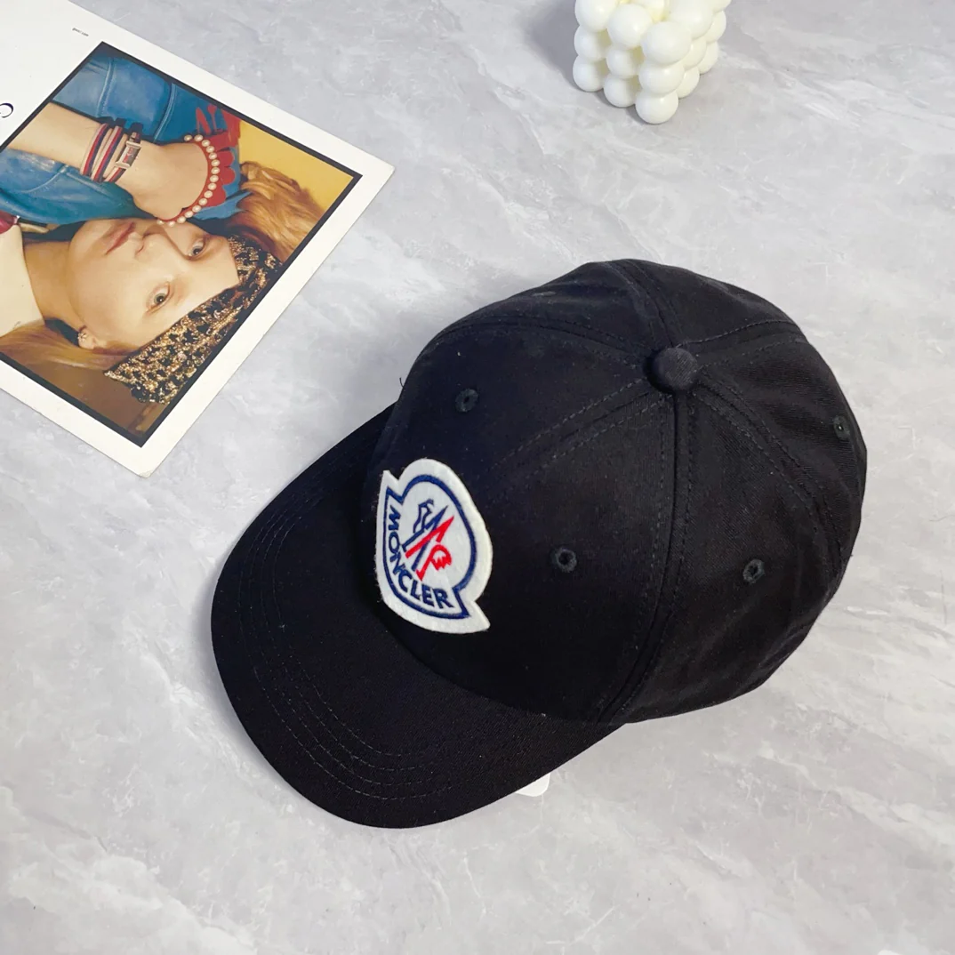 Stylish embroidered baseball cap