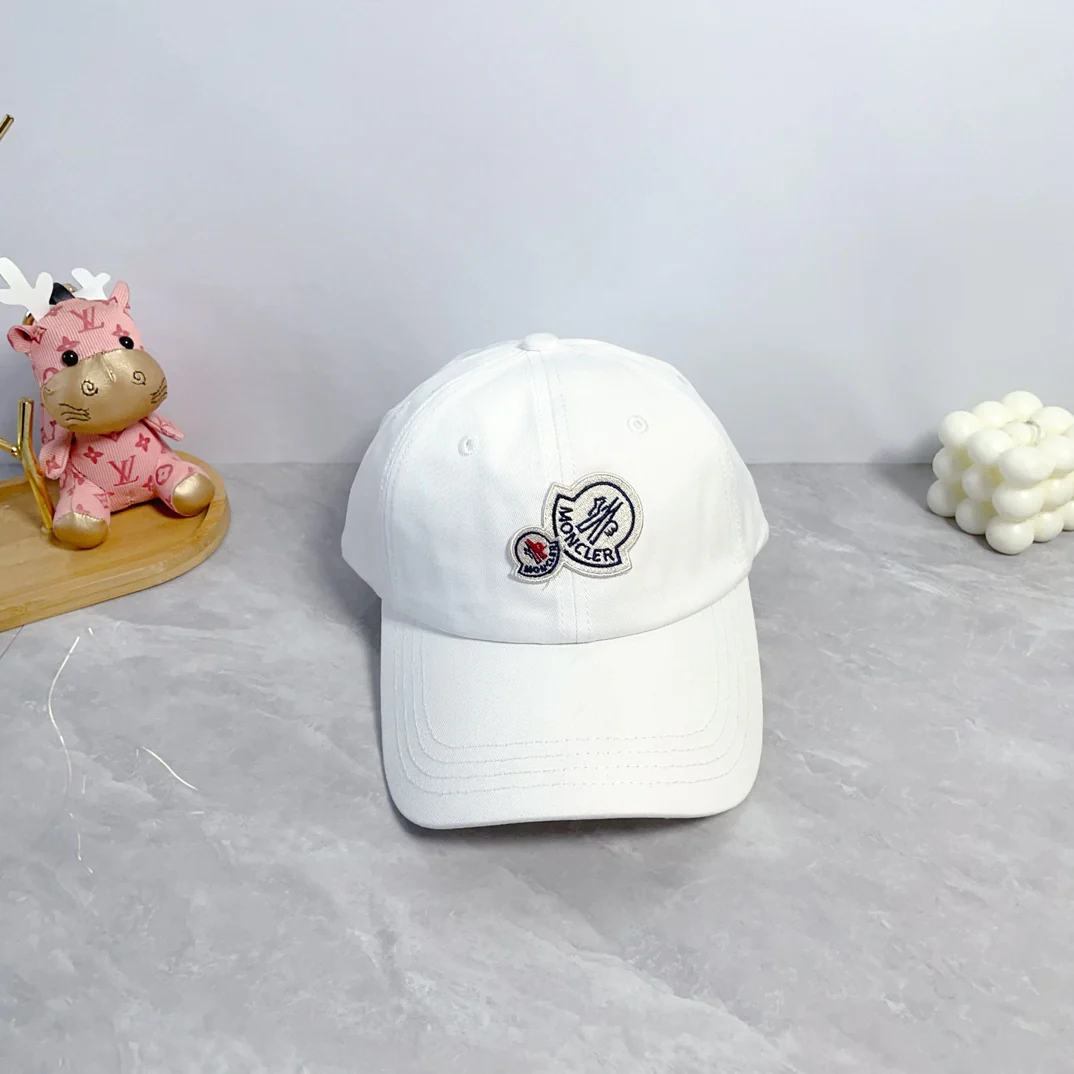 Stylish embroidered baseball cap