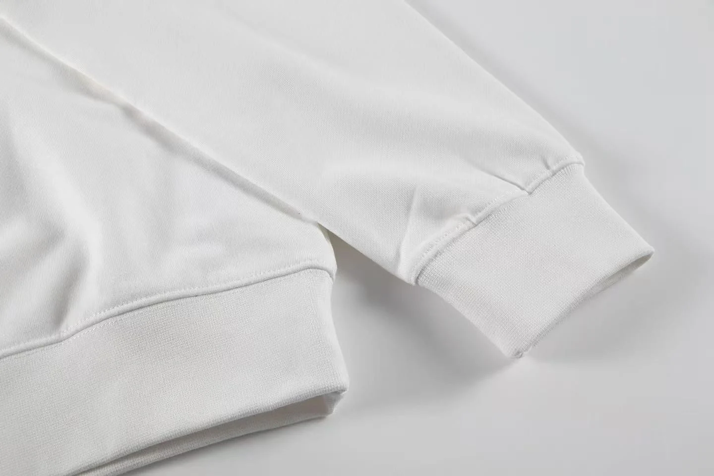 Crew neck patch sweatshirt