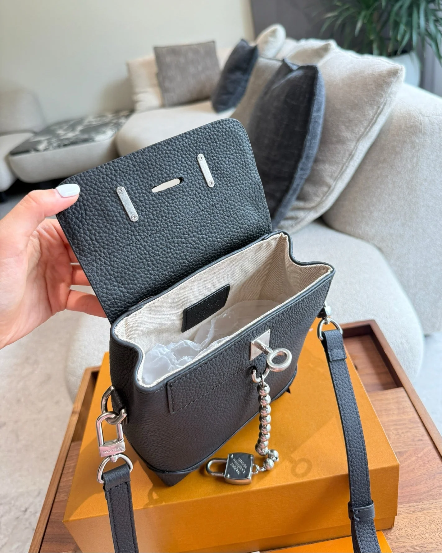 Men's Chain Lock Crossbody Bag