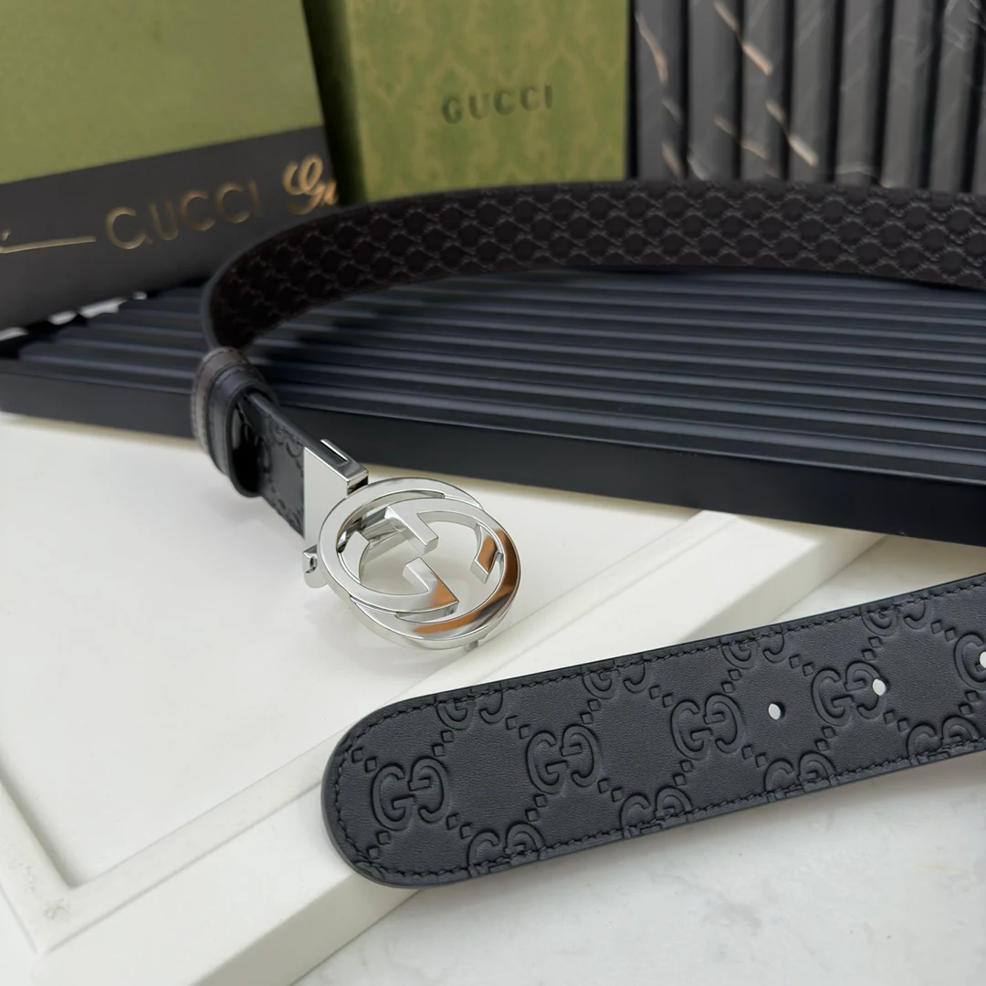 Double-sided embossed leather belt