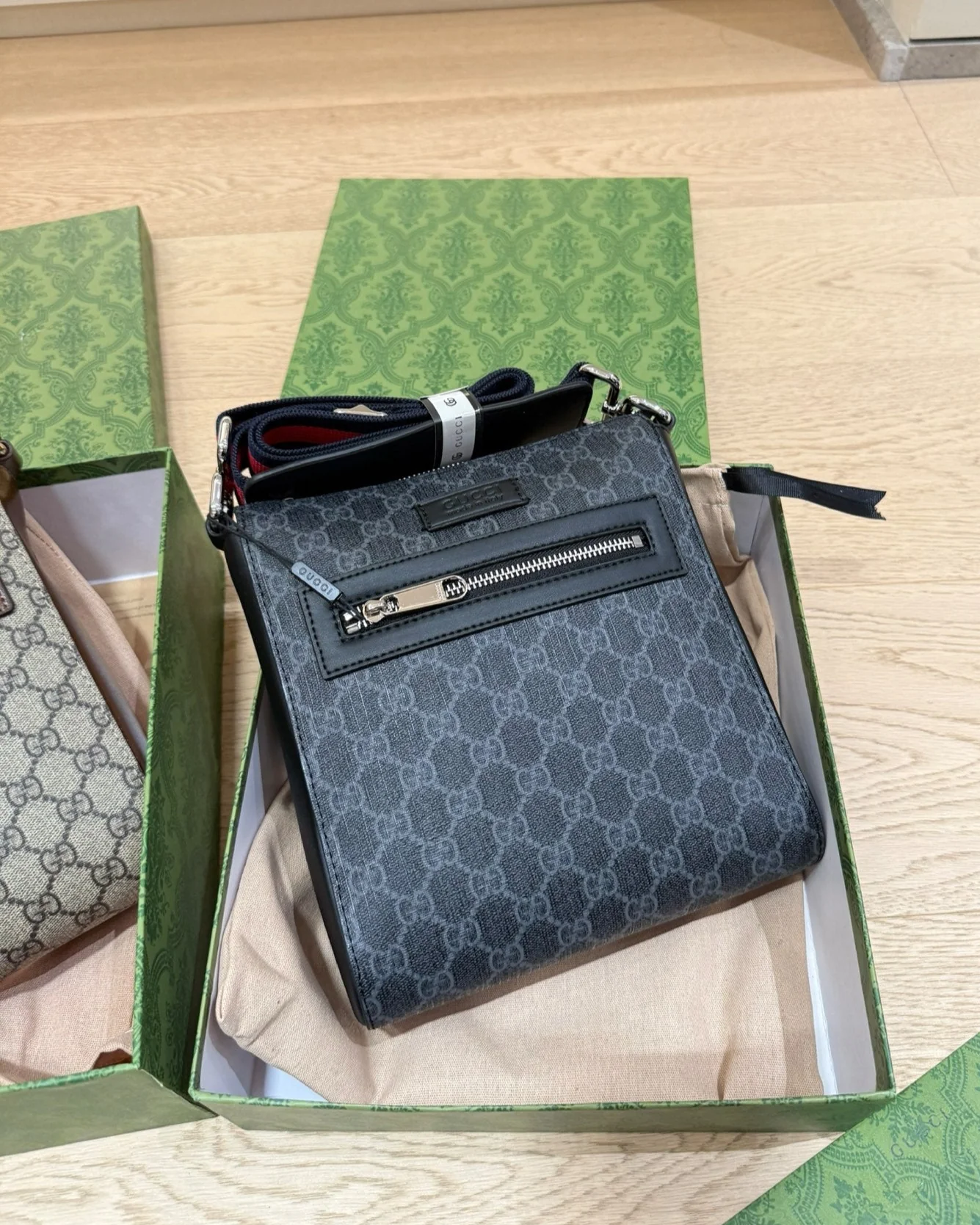 Men's crossbody bags