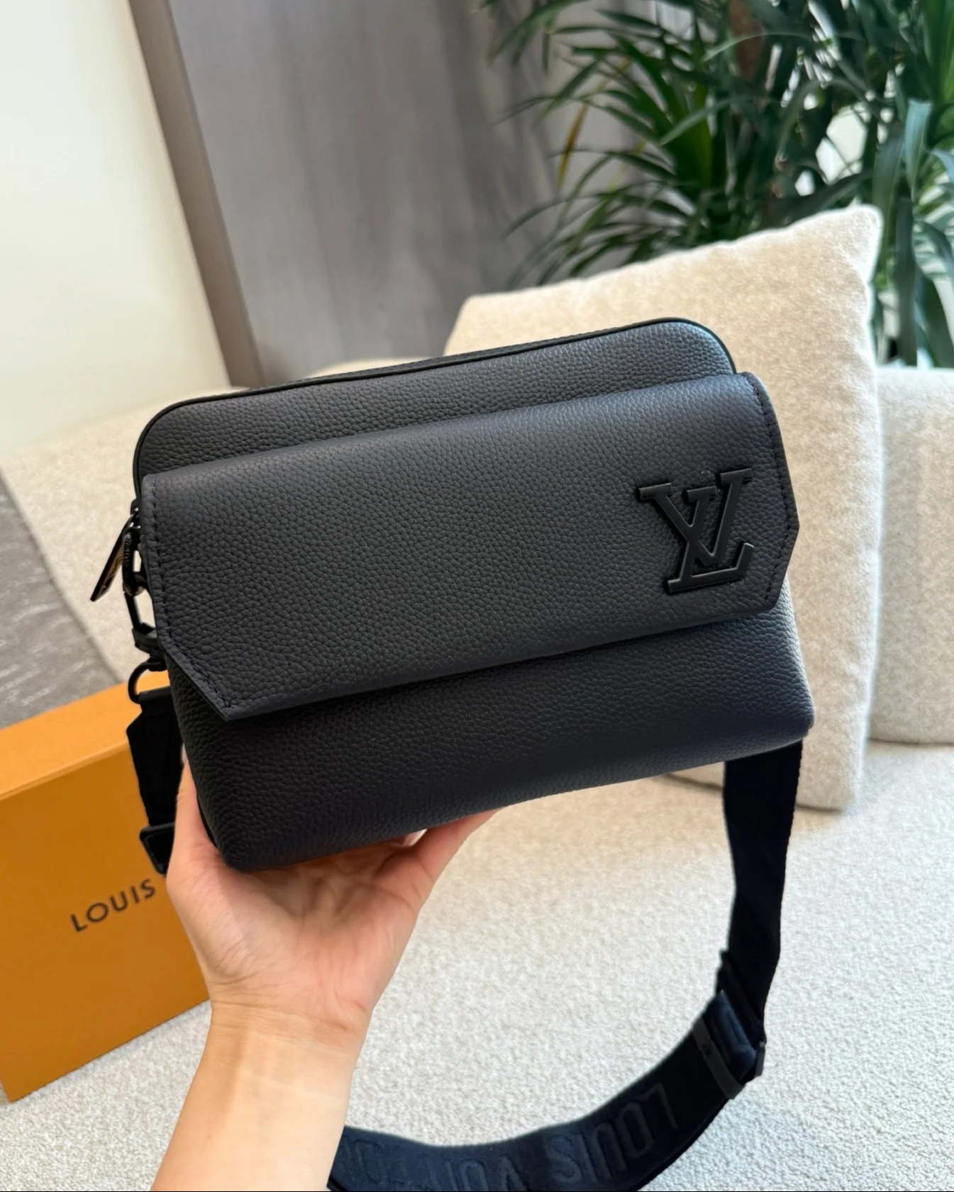 Men's messenger bags