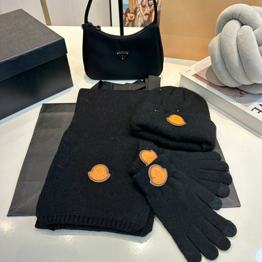 Leather label knitted scarf hat gloves set