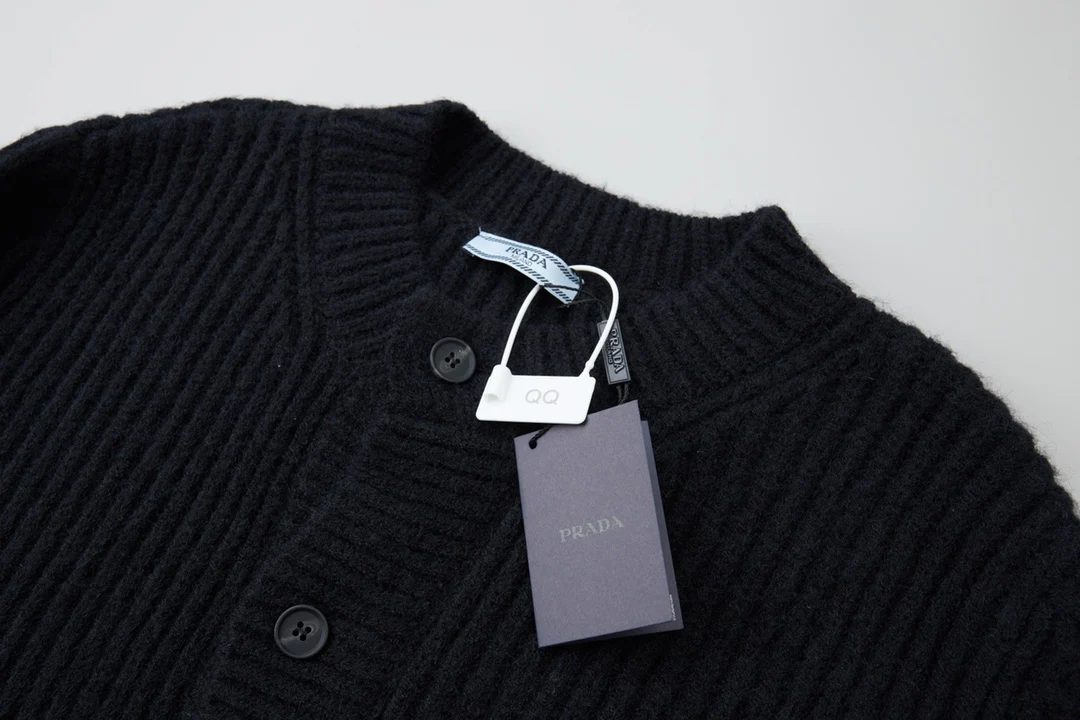 Embroidered knitted sweater cardigan