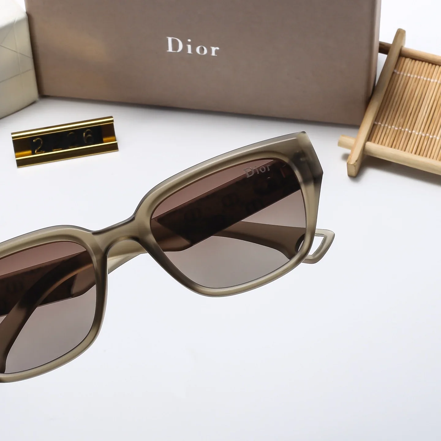 7 Colors Classic Trendy Sunglasses 2226