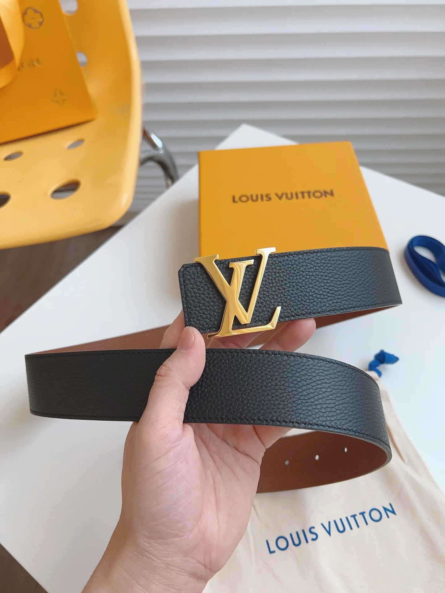 Two-tone leather belt