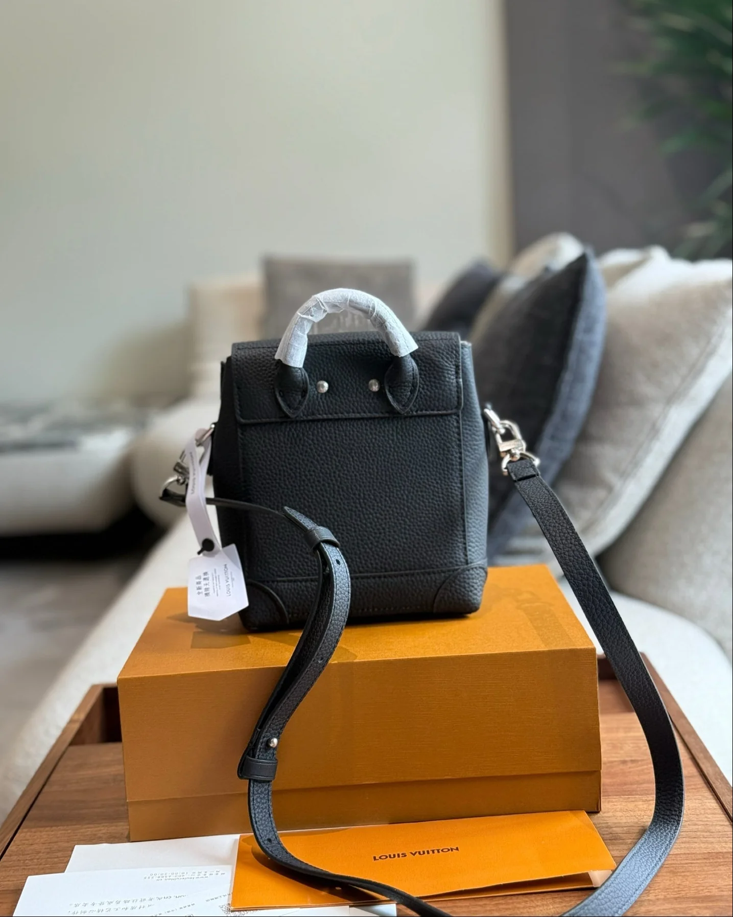 Men's Chain Lock Crossbody Bag