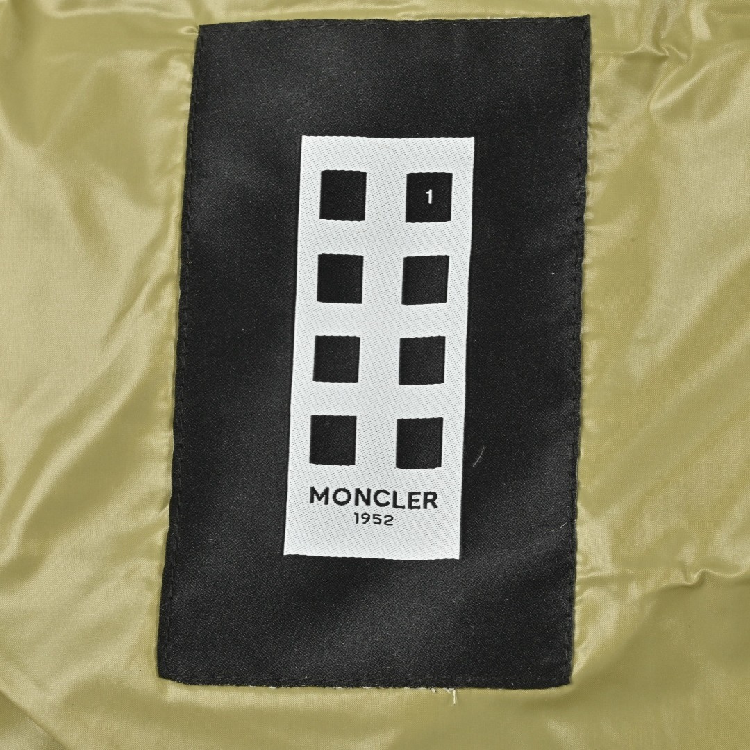 Stand collar zipper down vest