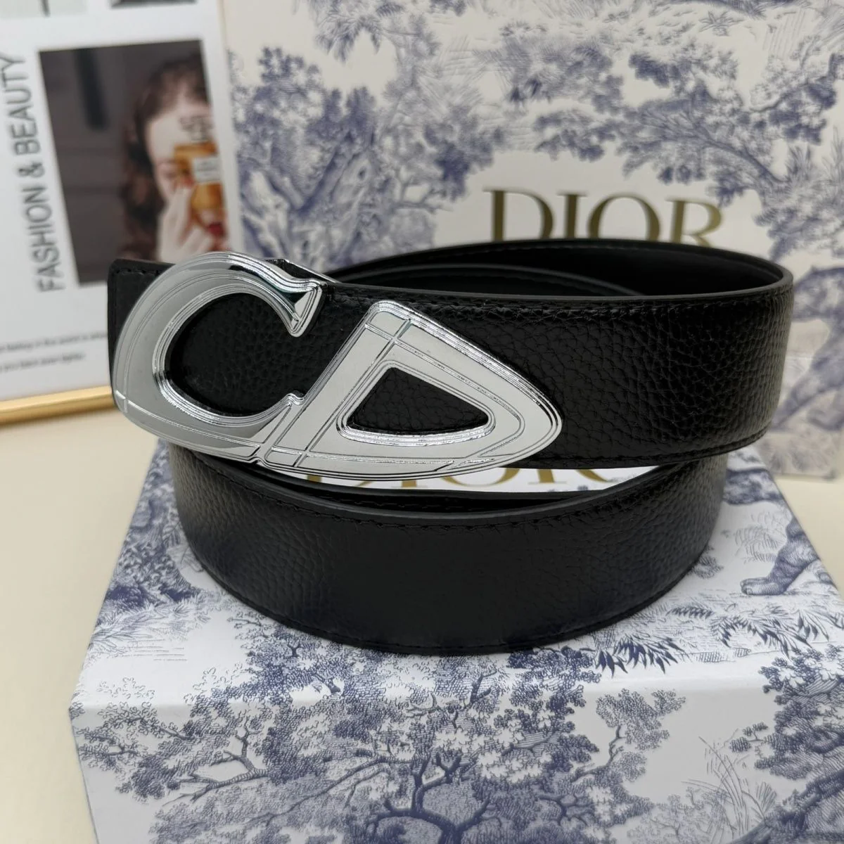 Fashion leather belts