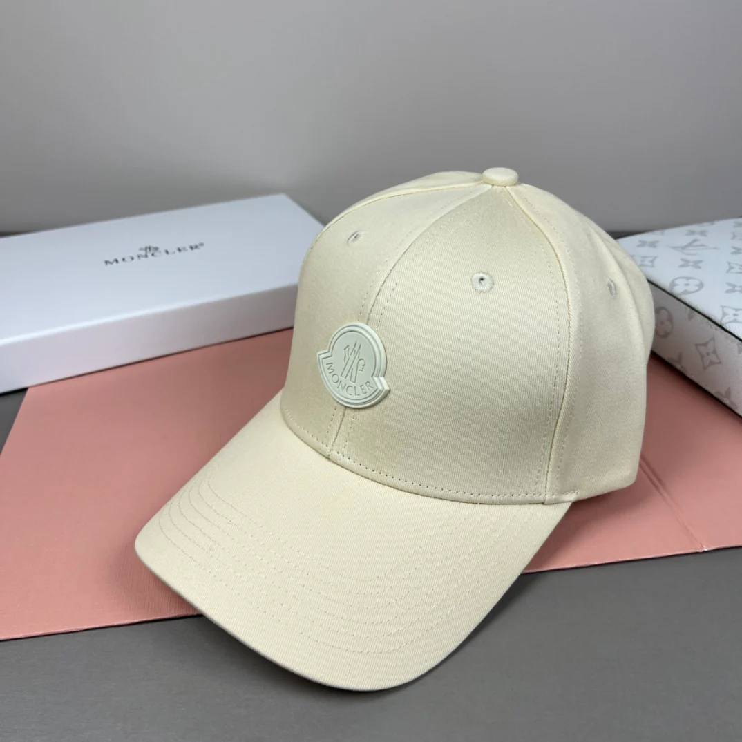Fashion offset baseball cap