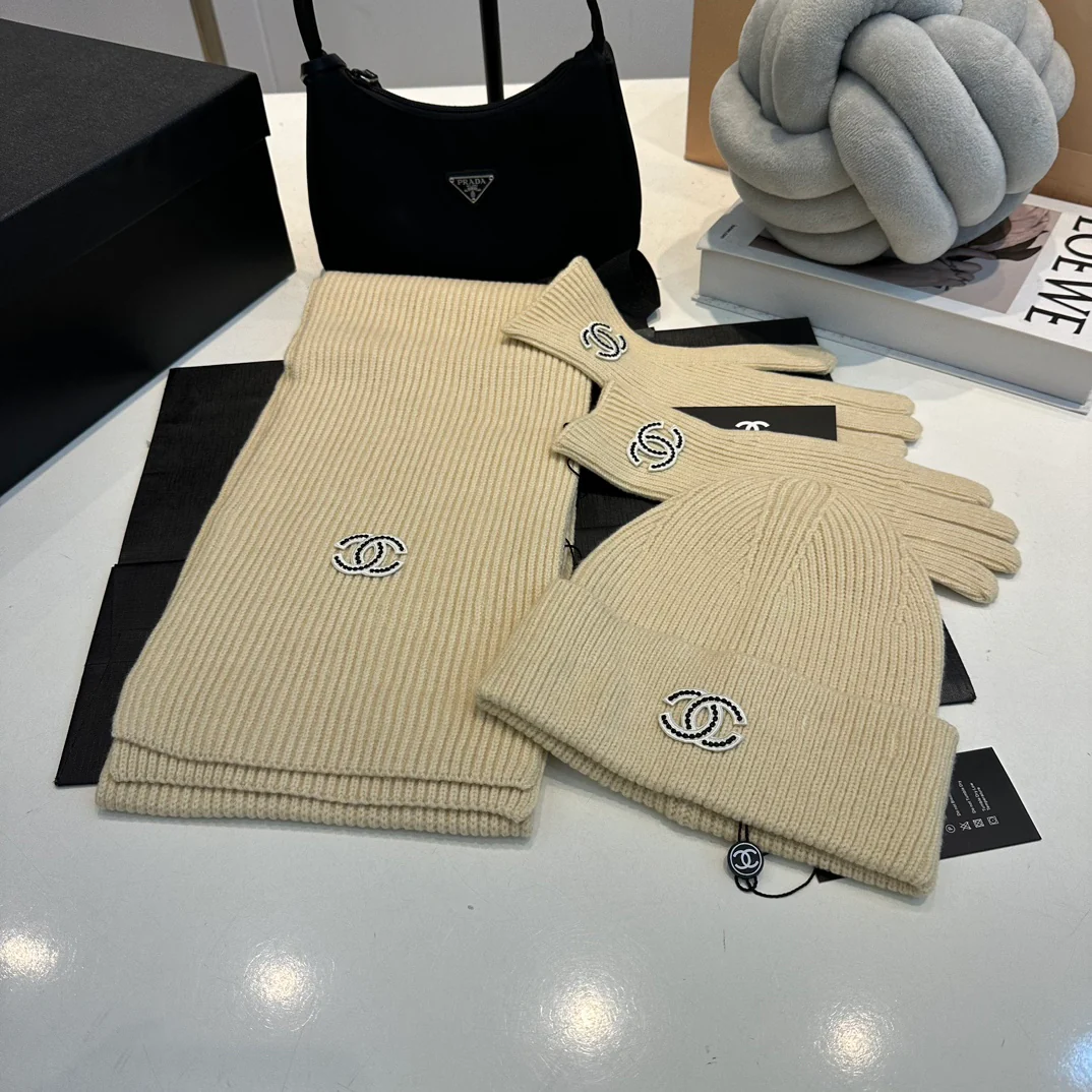 Embroidered duck knitted scarf hat gloves set