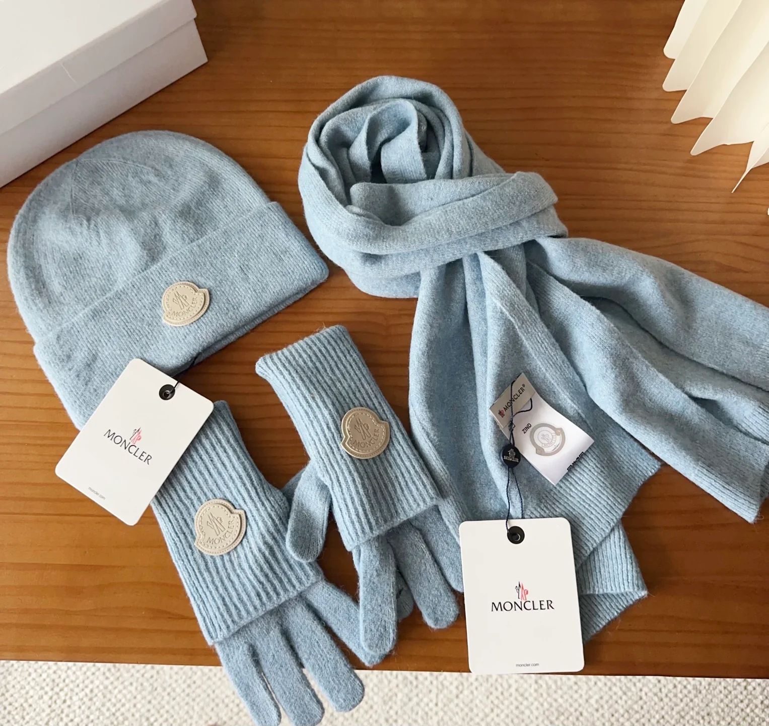 Leather label knitted scarf hat gloves set