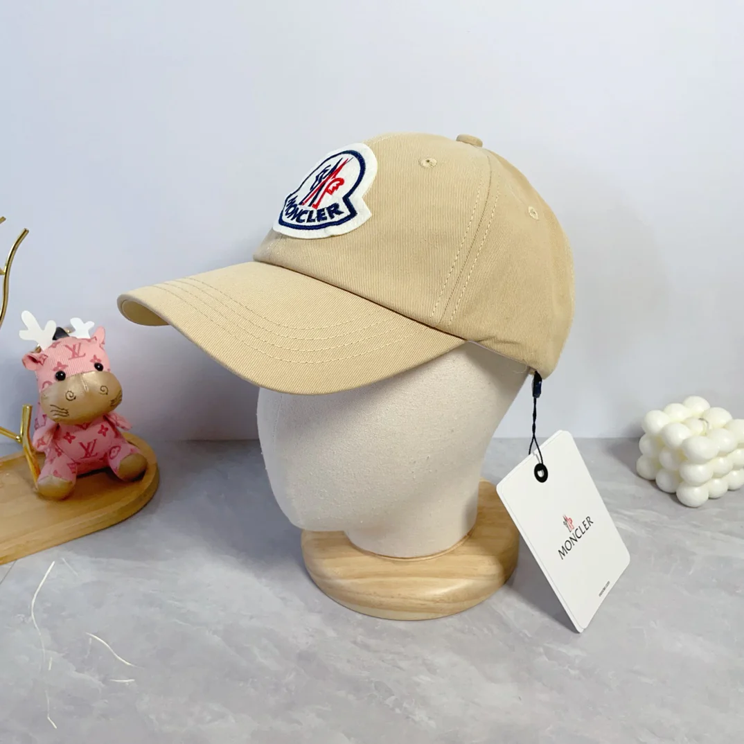 Stylish embroidered baseball cap