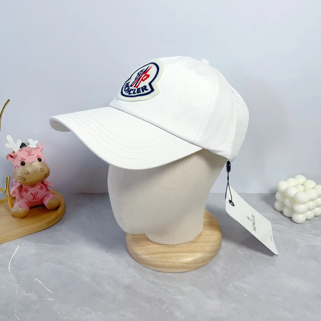 Stylish embroidered baseball cap