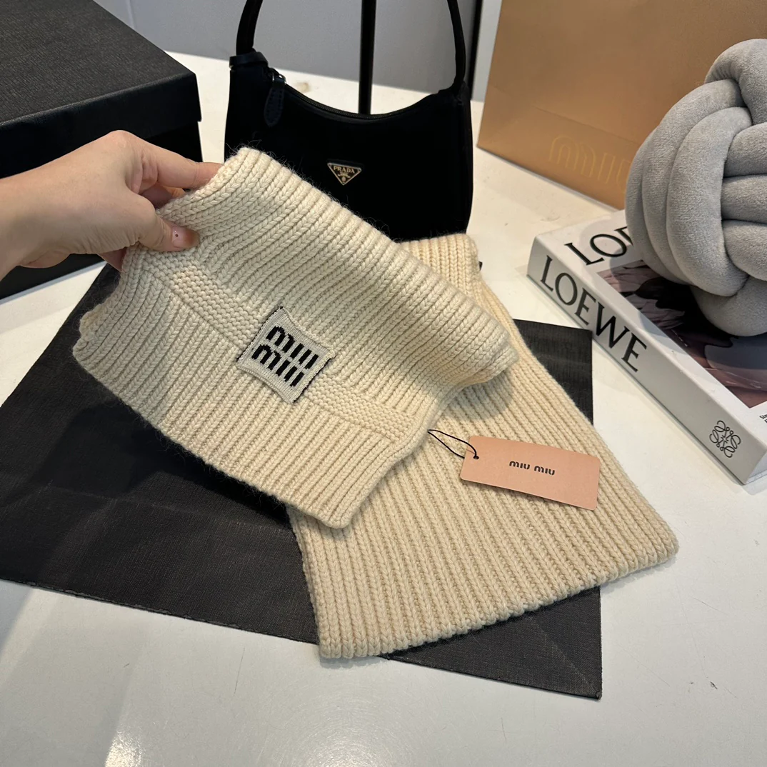 Jacquard knit scarf and hat set