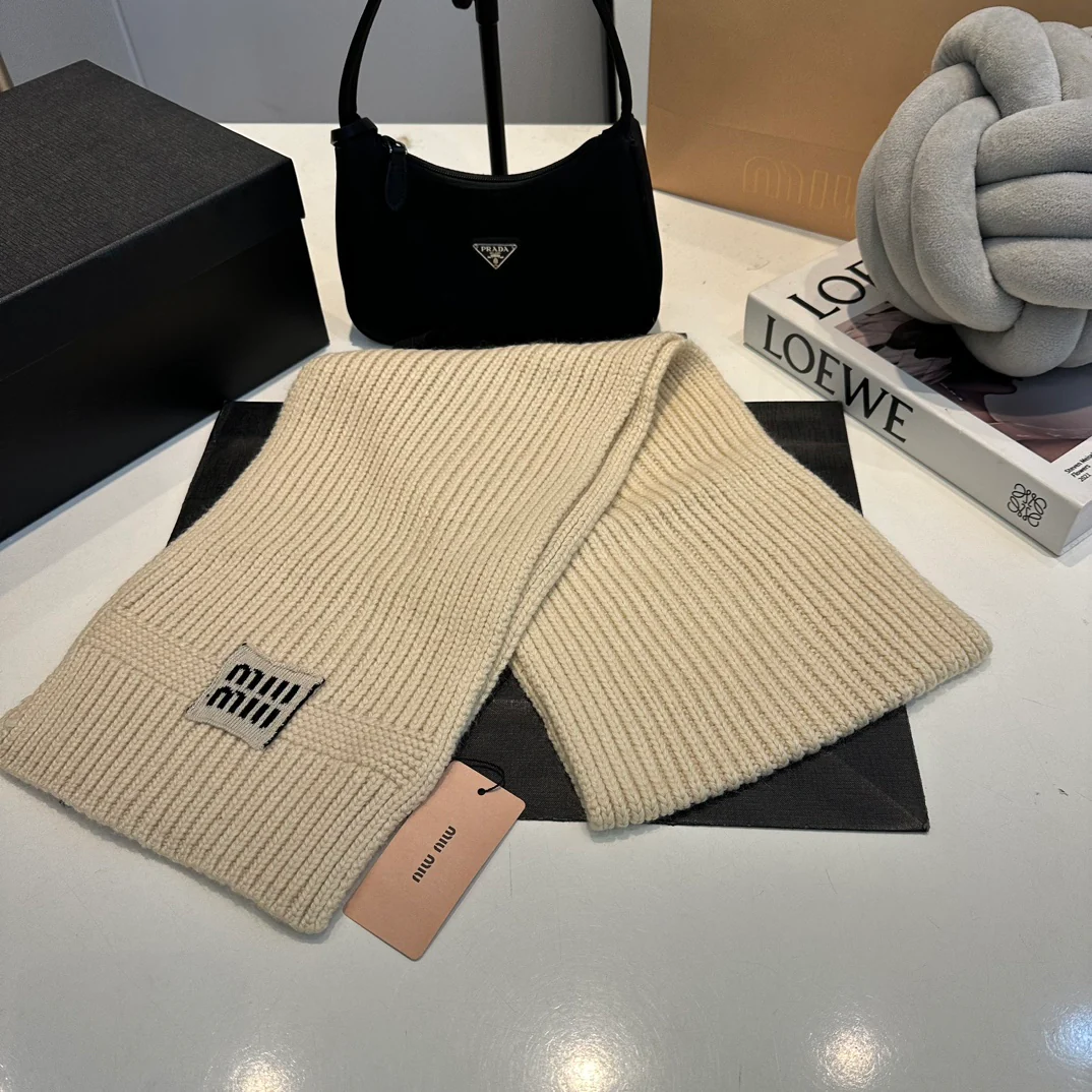 Jacquard knit scarf and hat set