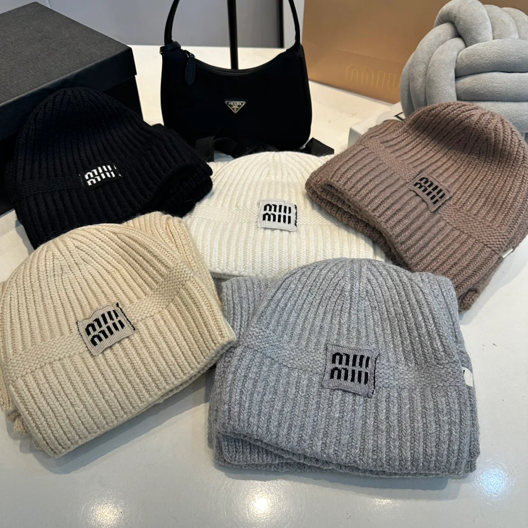 Jacquard knit scarf and hat set