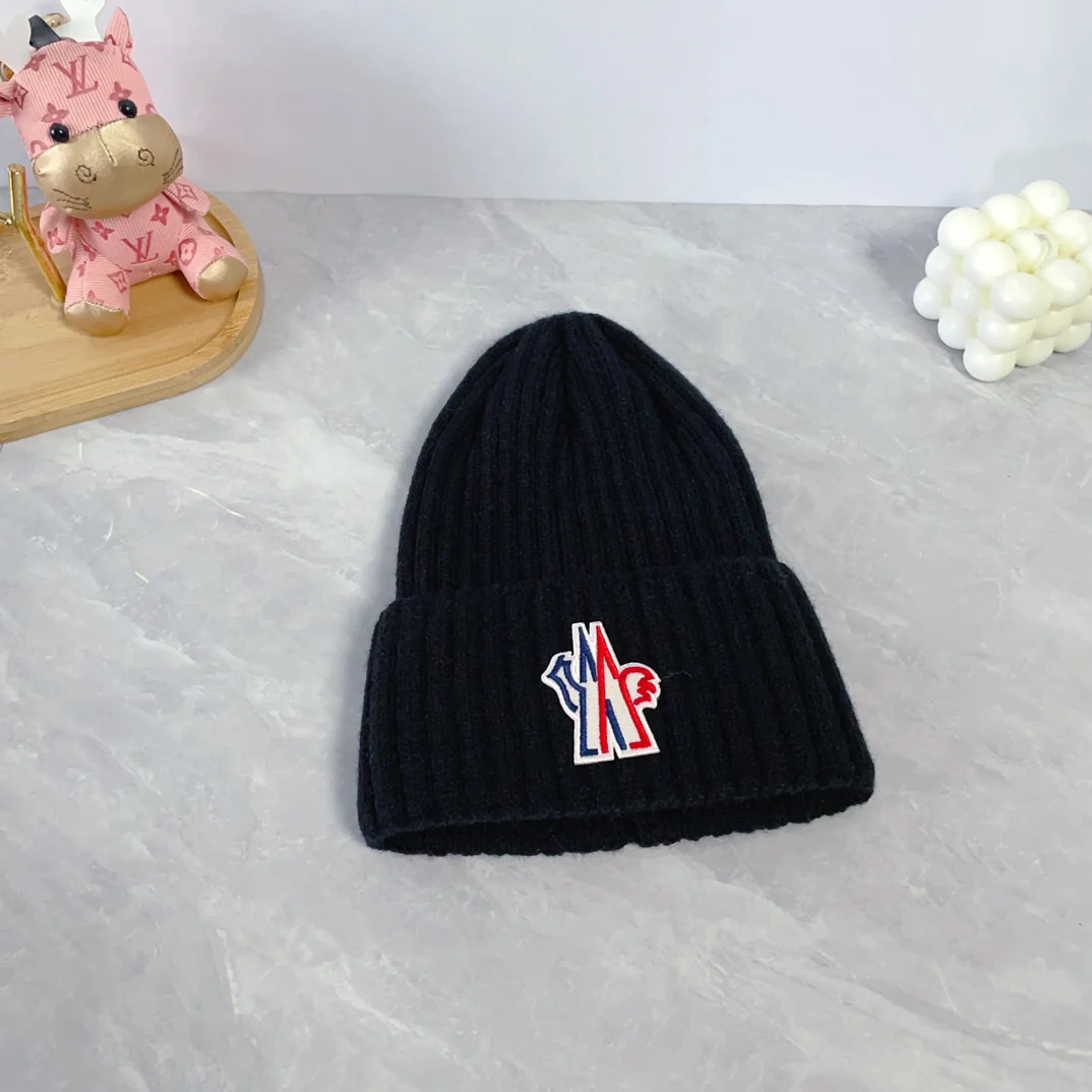 Embroidered cashmere knitted hat