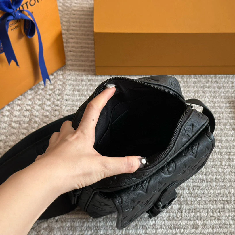 Black Floral Men's Classic Messenger Bag