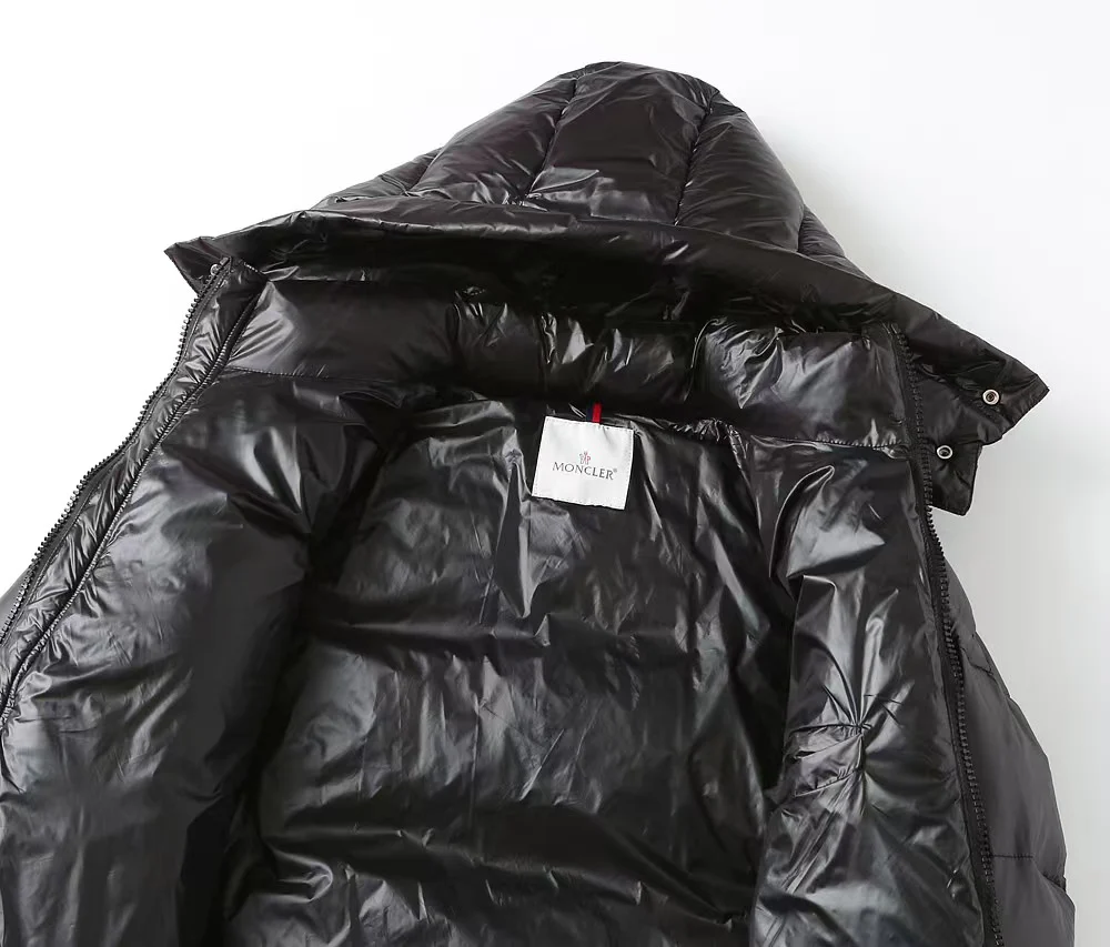 Pocket hooded down jacket