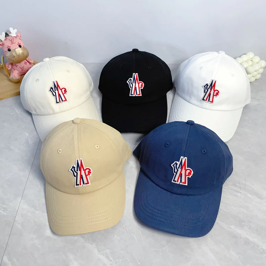 Fashionable embroidered baseball cap