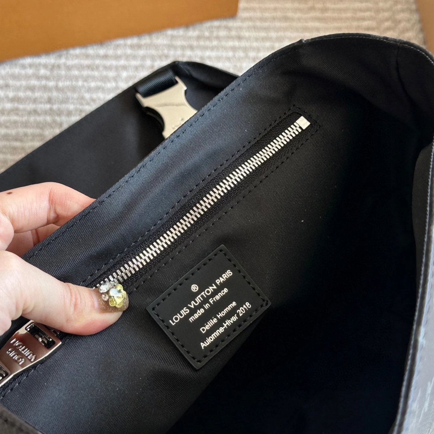 Men's Classic Checkerboard Messenger Bag