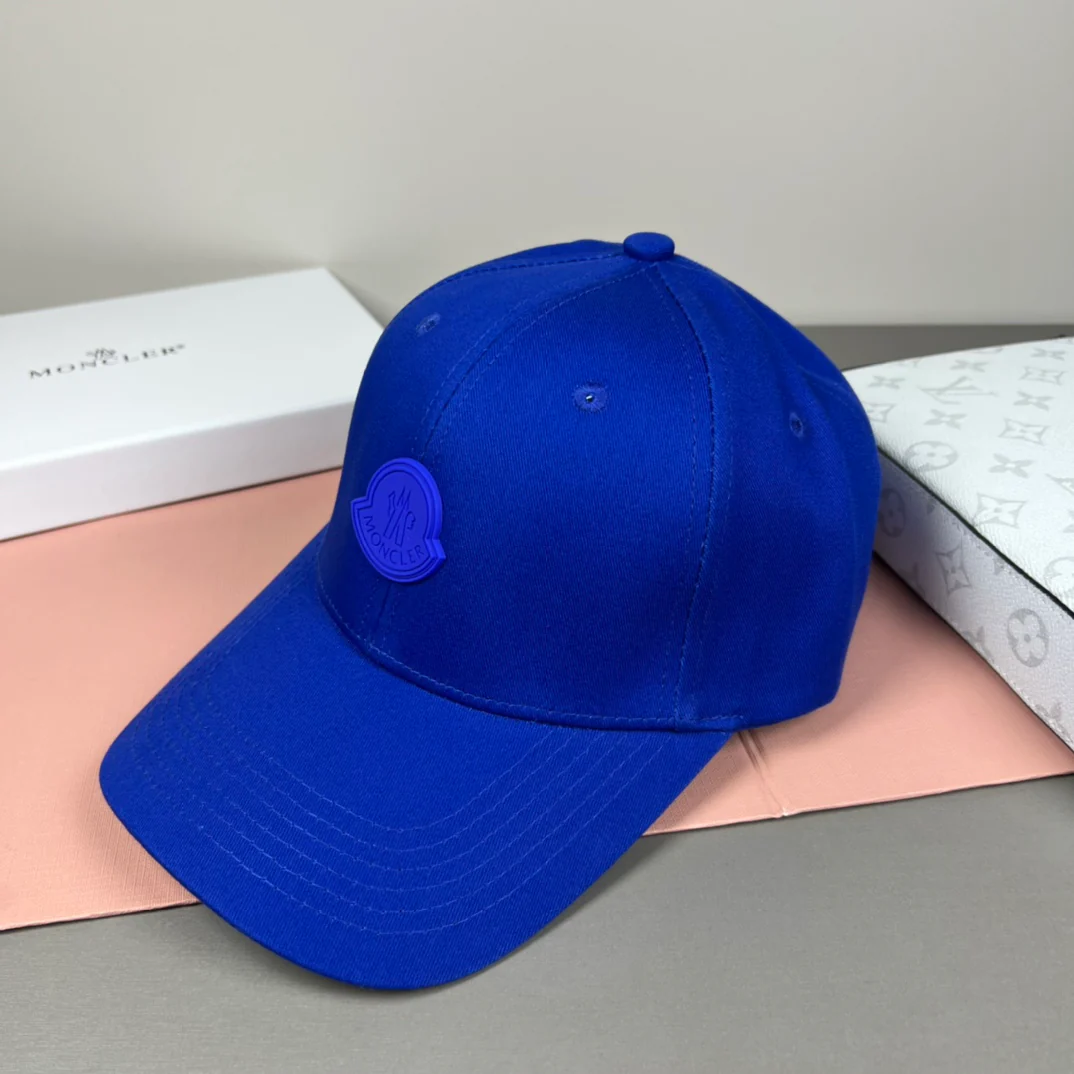 Fashion offset baseball cap