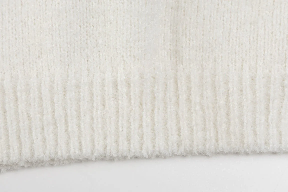 3 Color four-leaf jacquard sweater