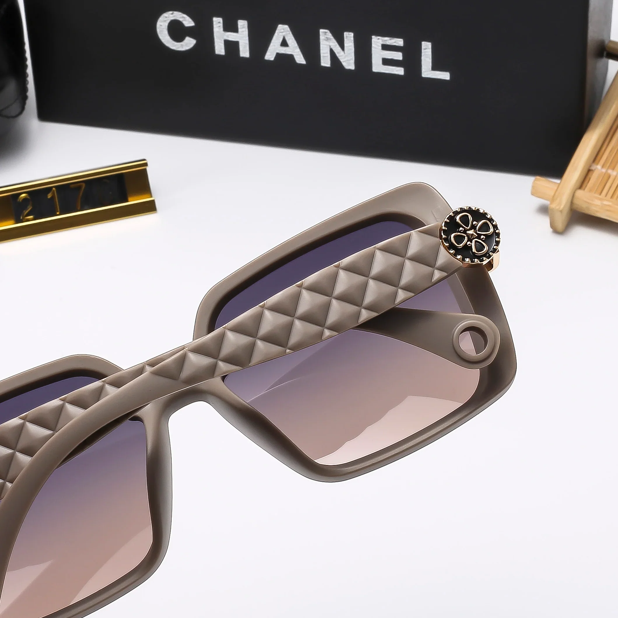 5 colors of fashionable and popular sunglasses