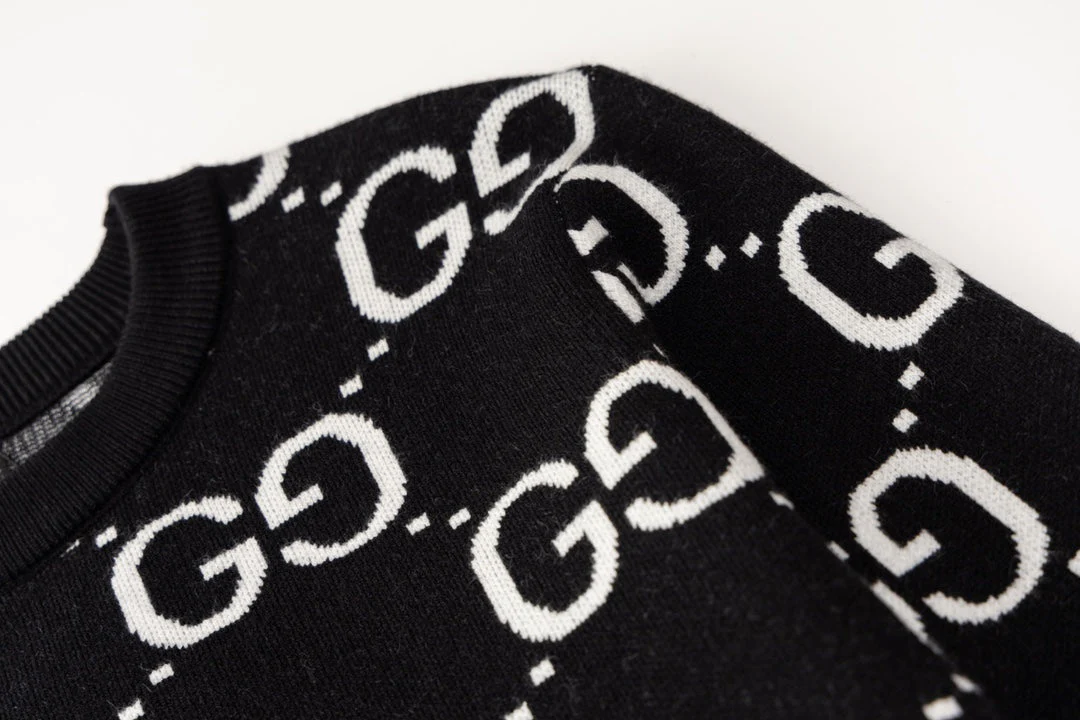 Knitted cashmere sweater