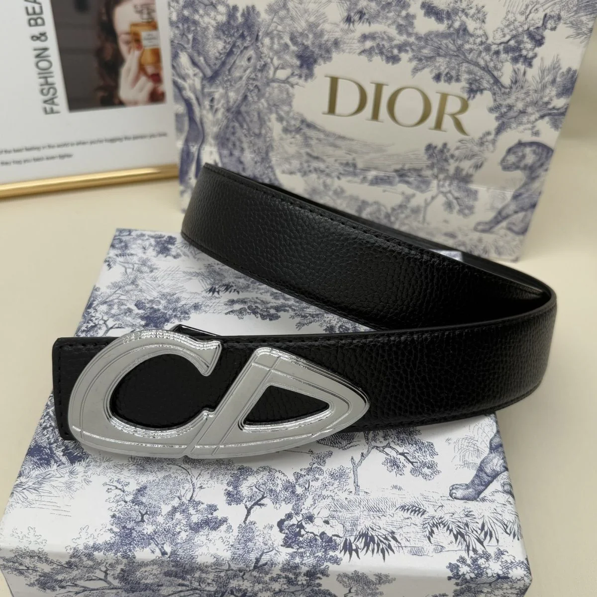 Fashion leather belts