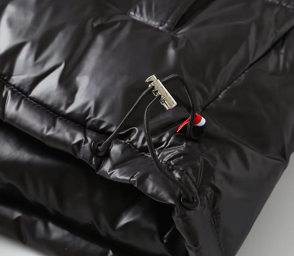 Pocket hooded down jacket