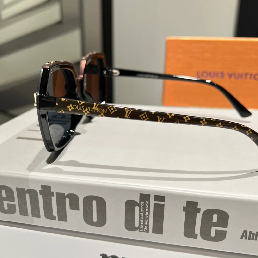 4 Colors Hot Sunglasses  8354