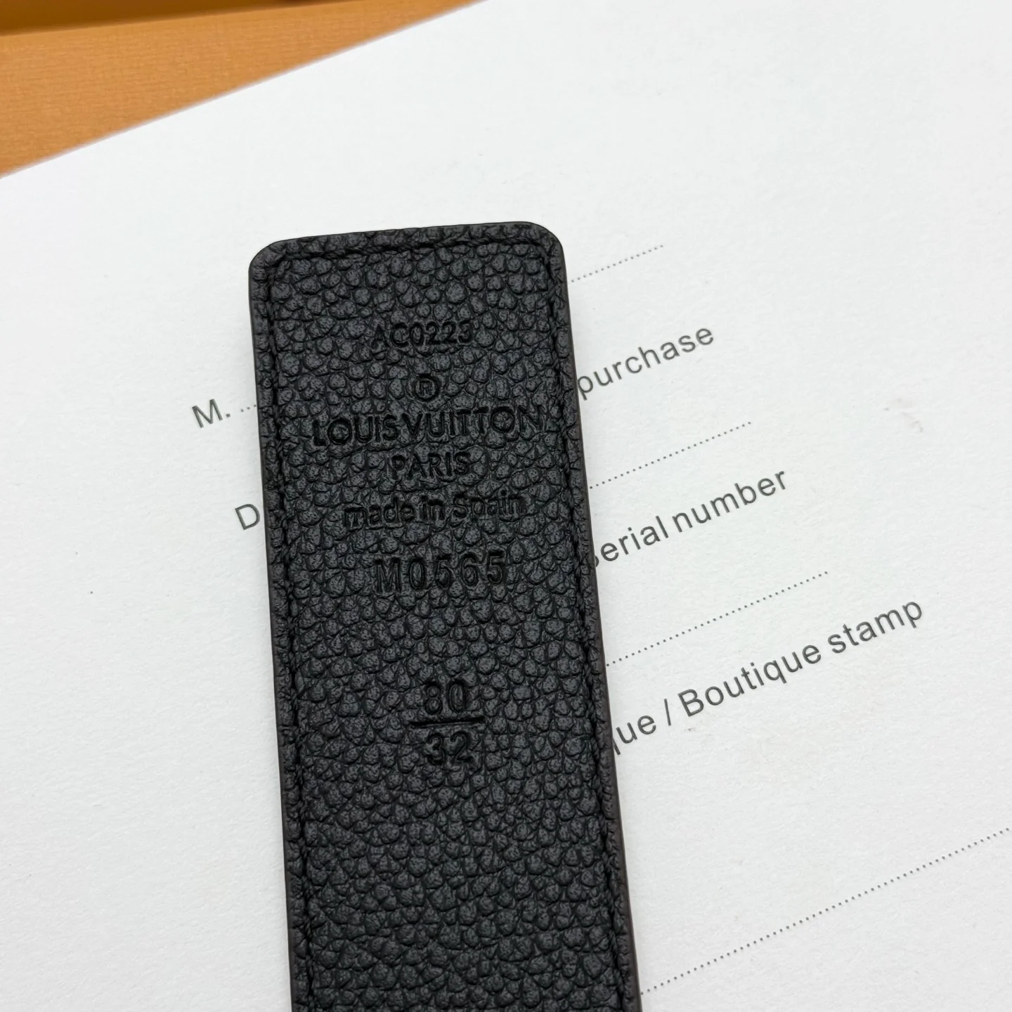 Two-tone leather belt