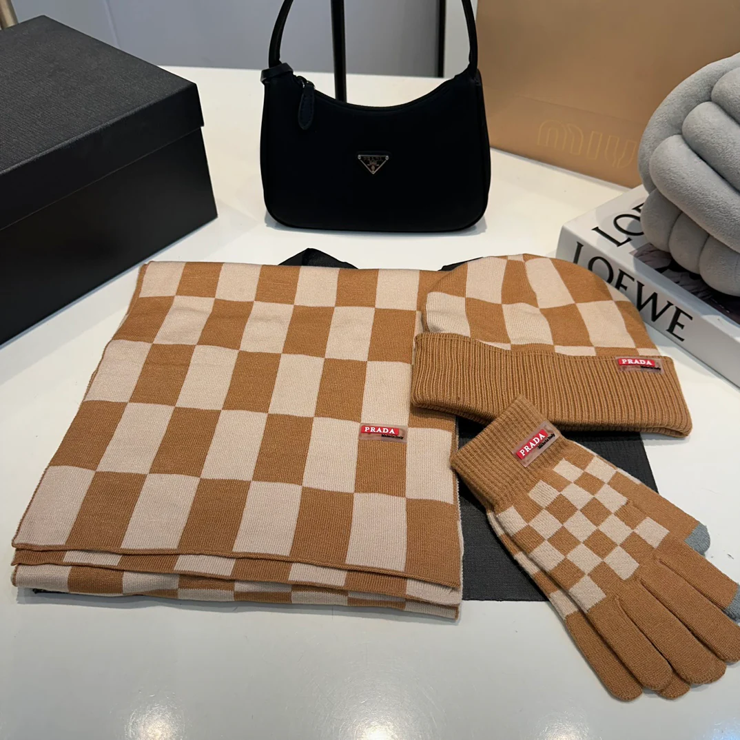 Grid knitted scarf hat gloves set