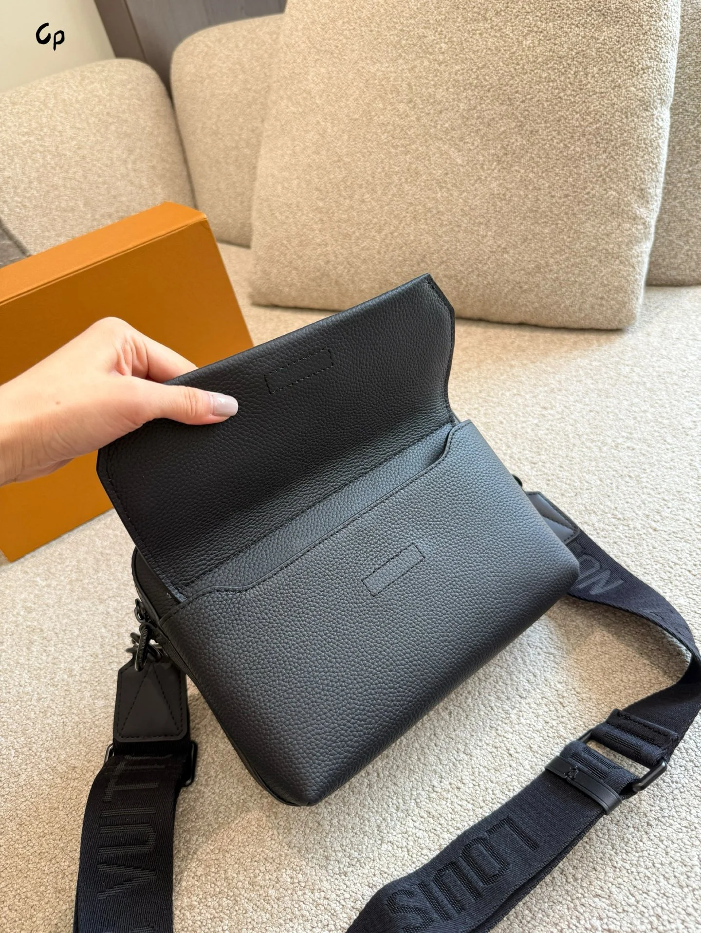 Men's messenger bags