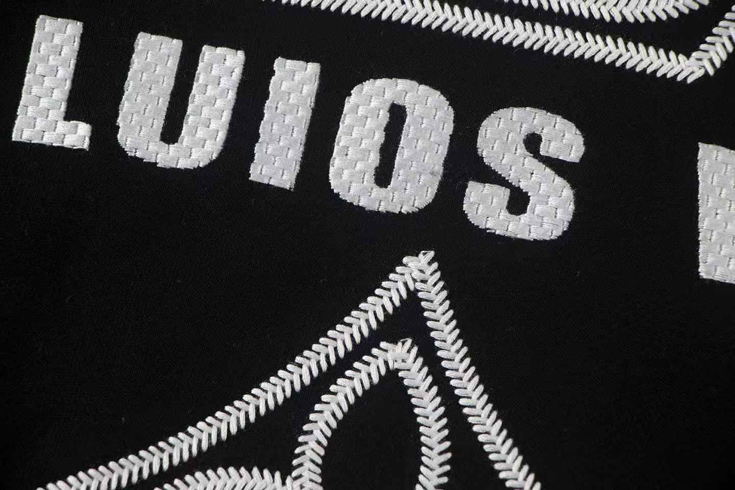 3D embroidered sweatshirt