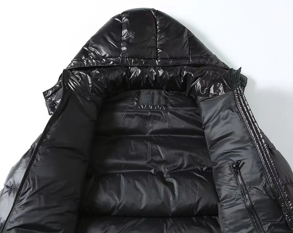 Pocket hooded down jacket
