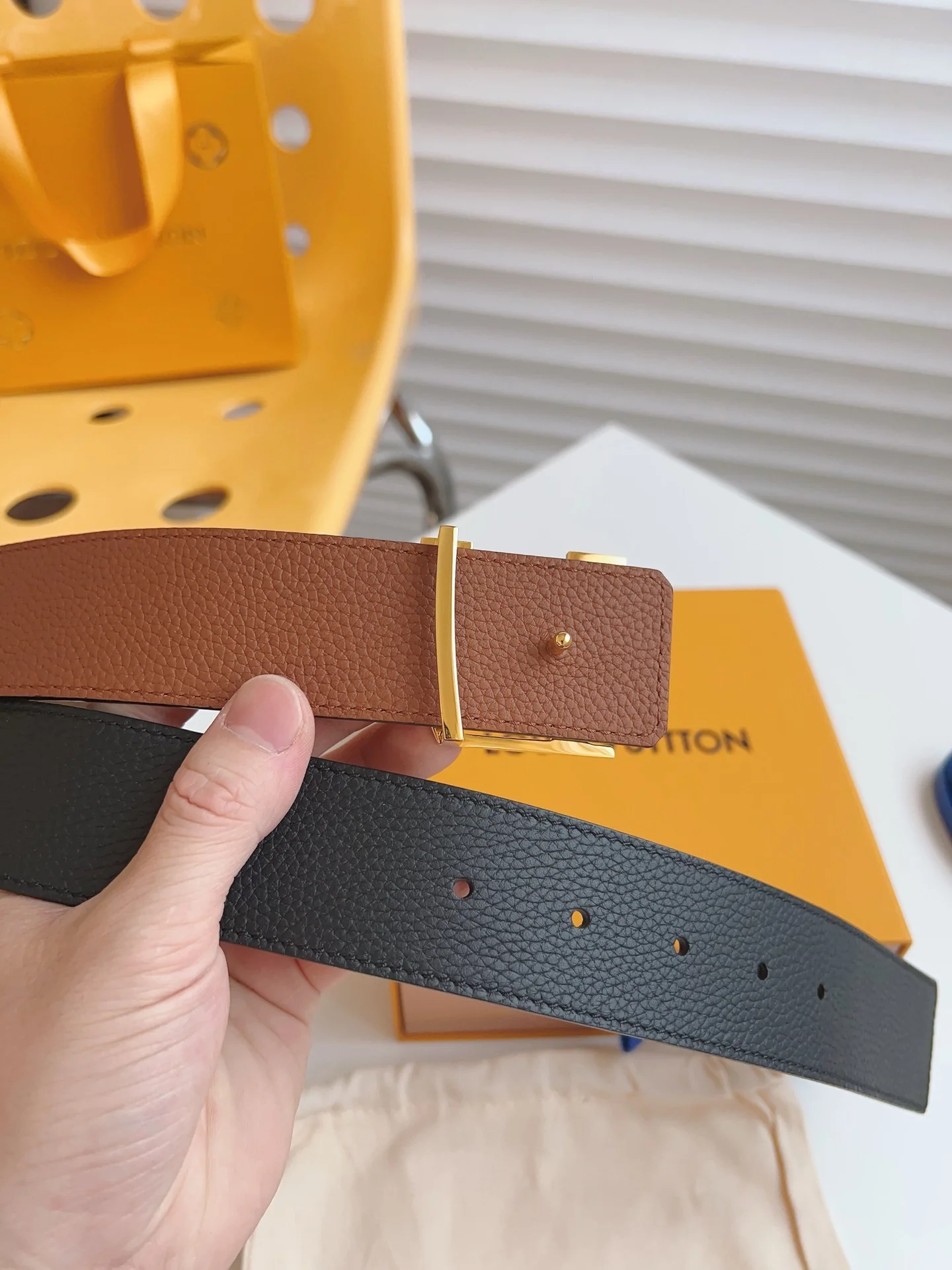 Two-tone leather belt