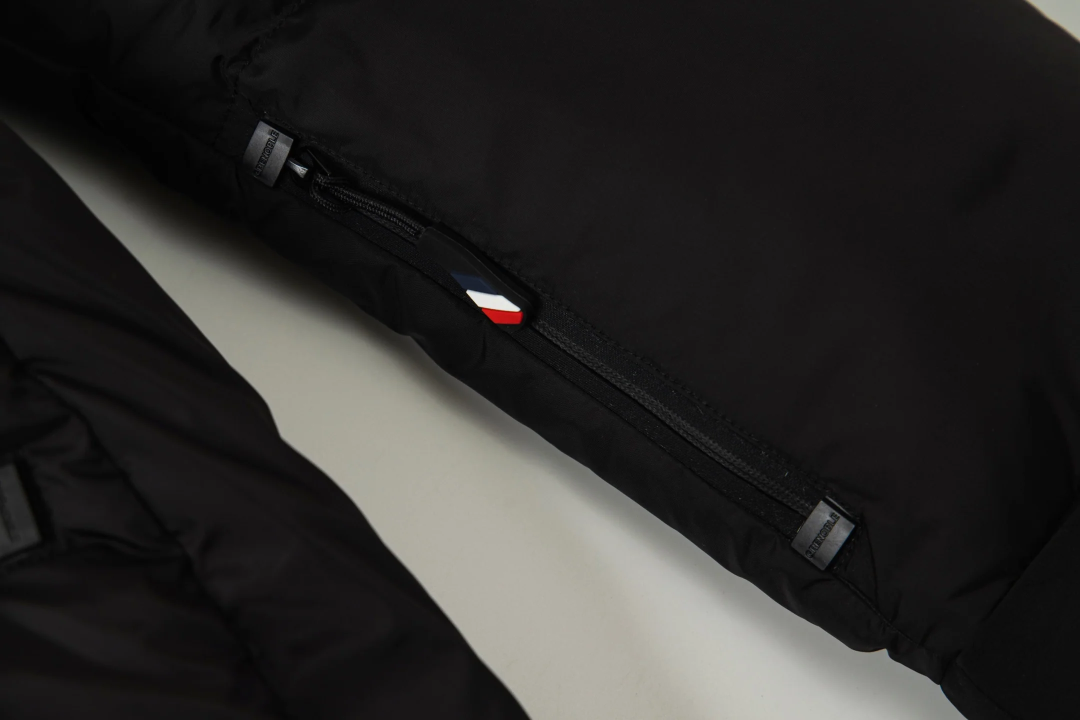 Printed stand-up collar down jacket