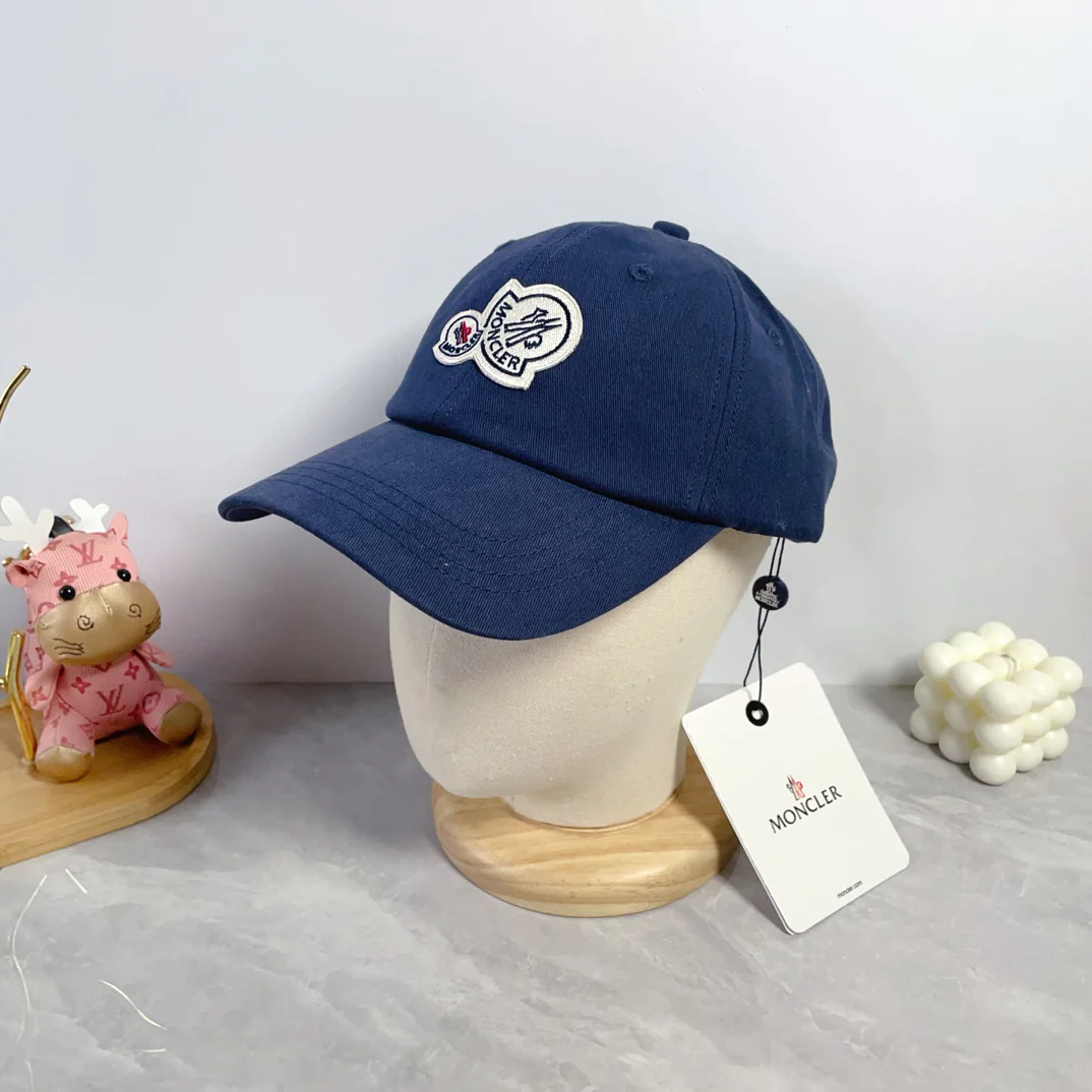 Stylish embroidered baseball cap