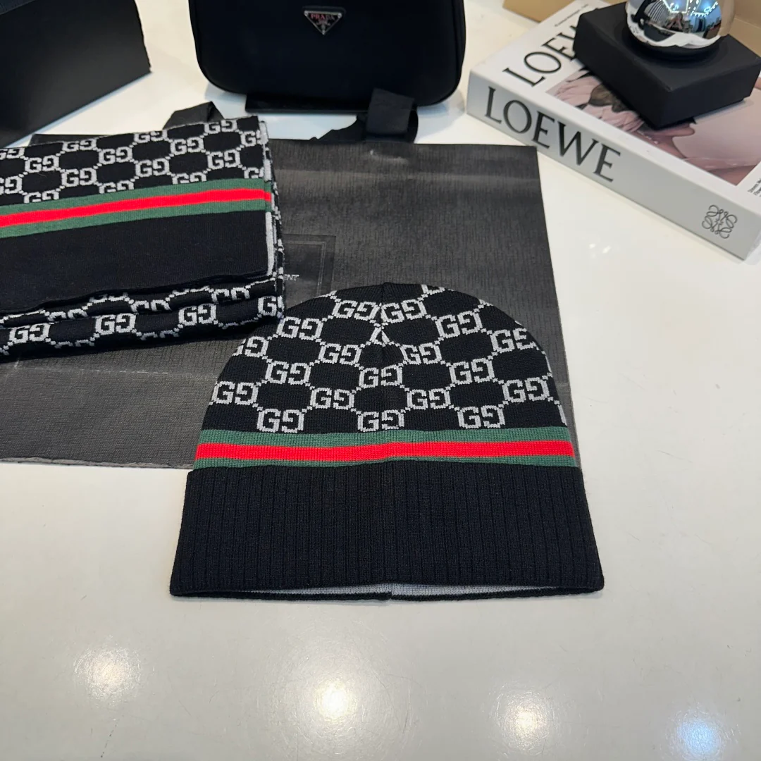 Jacquard wool knit scarf and hat set