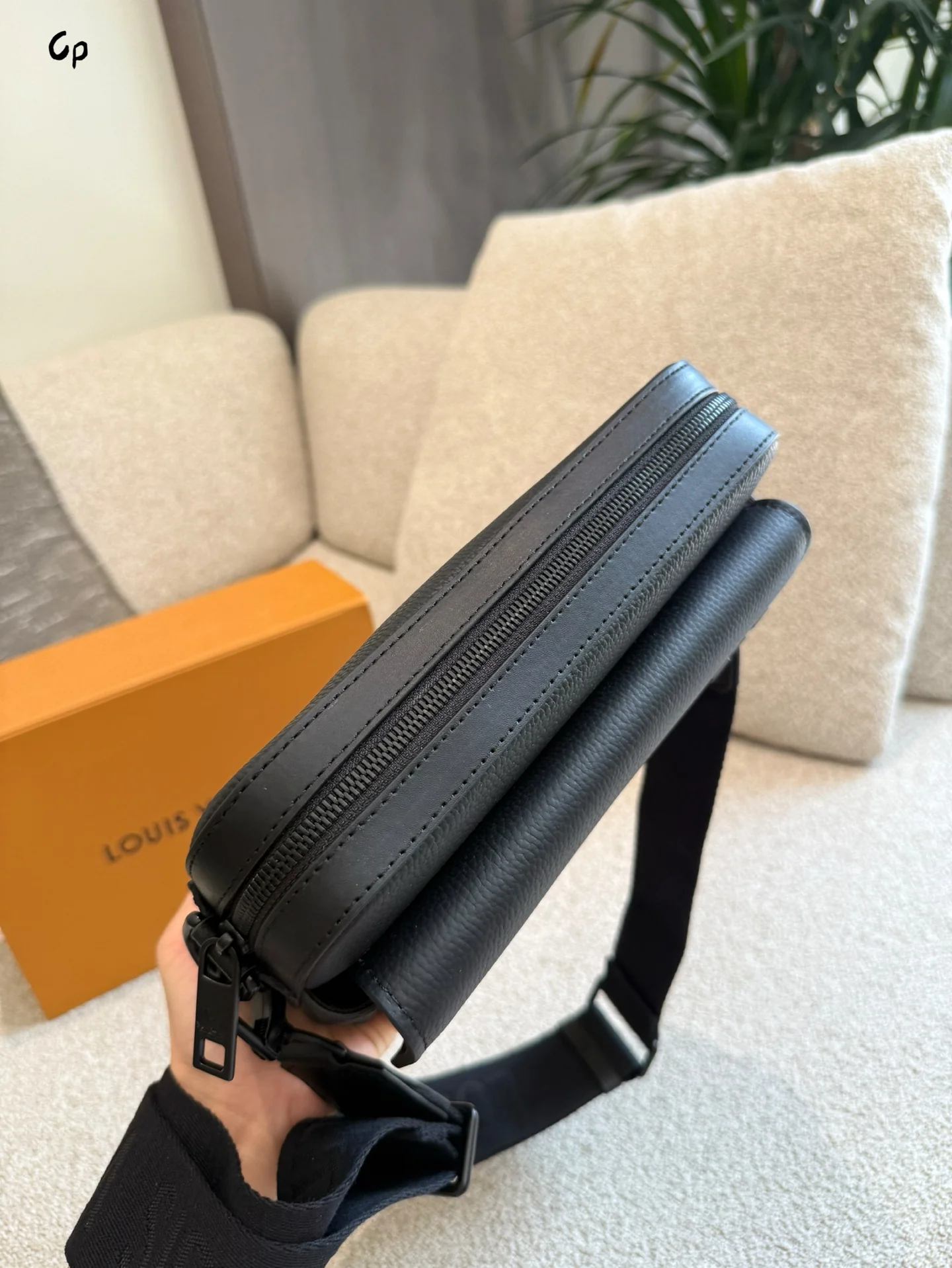 Men's messenger bags