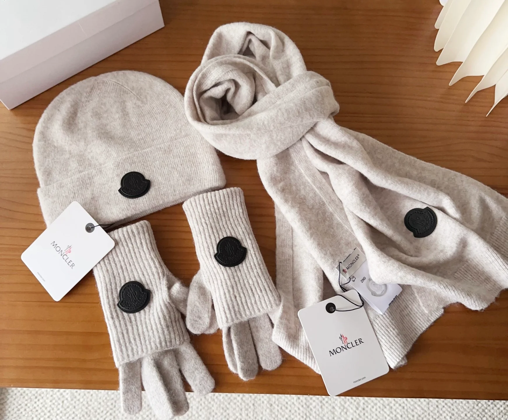Leather label knitted scarf hat gloves set
