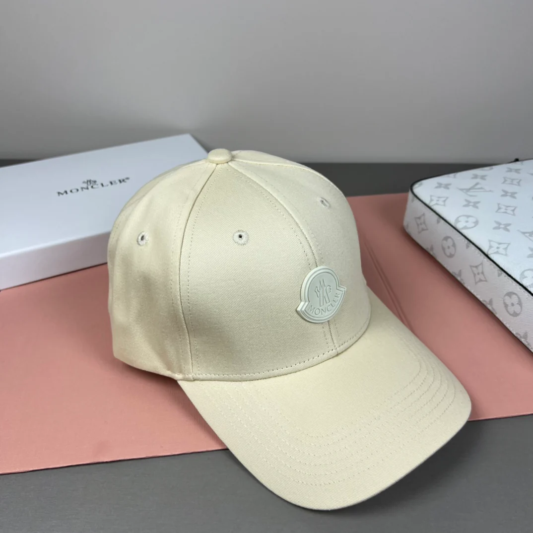 Fashion offset baseball cap