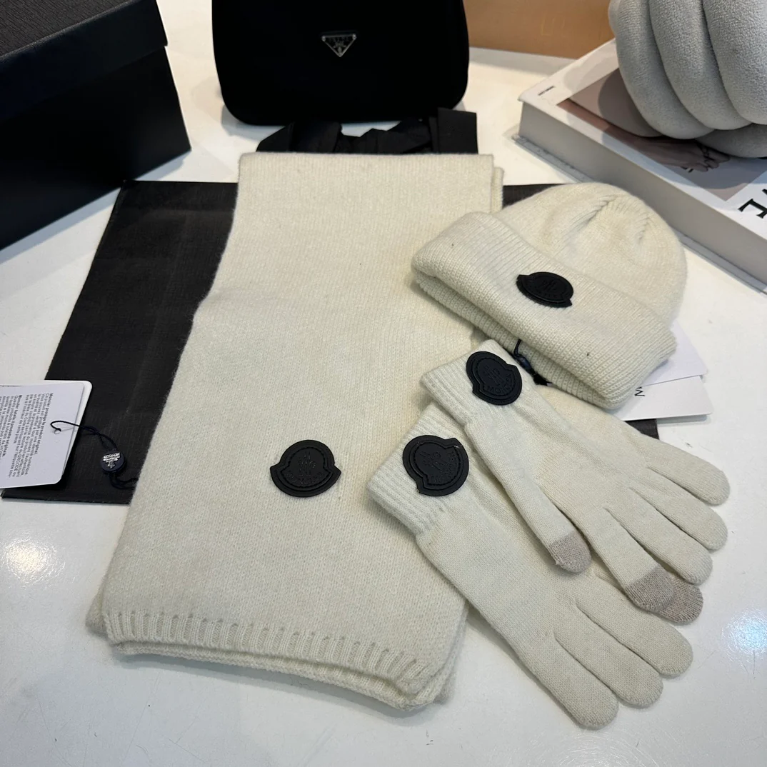 Leather label knitted scarf hat gloves set